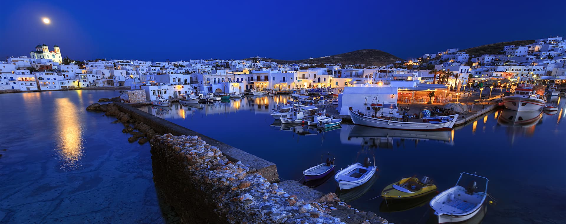 Le bureau Parodise Location de Voiture au port de Parikia, à Paros
