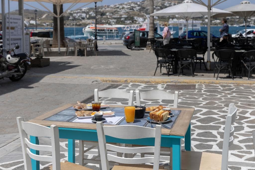 Mietwagen in Mietwagen in Parikia am Hafen von Paros auf Paros