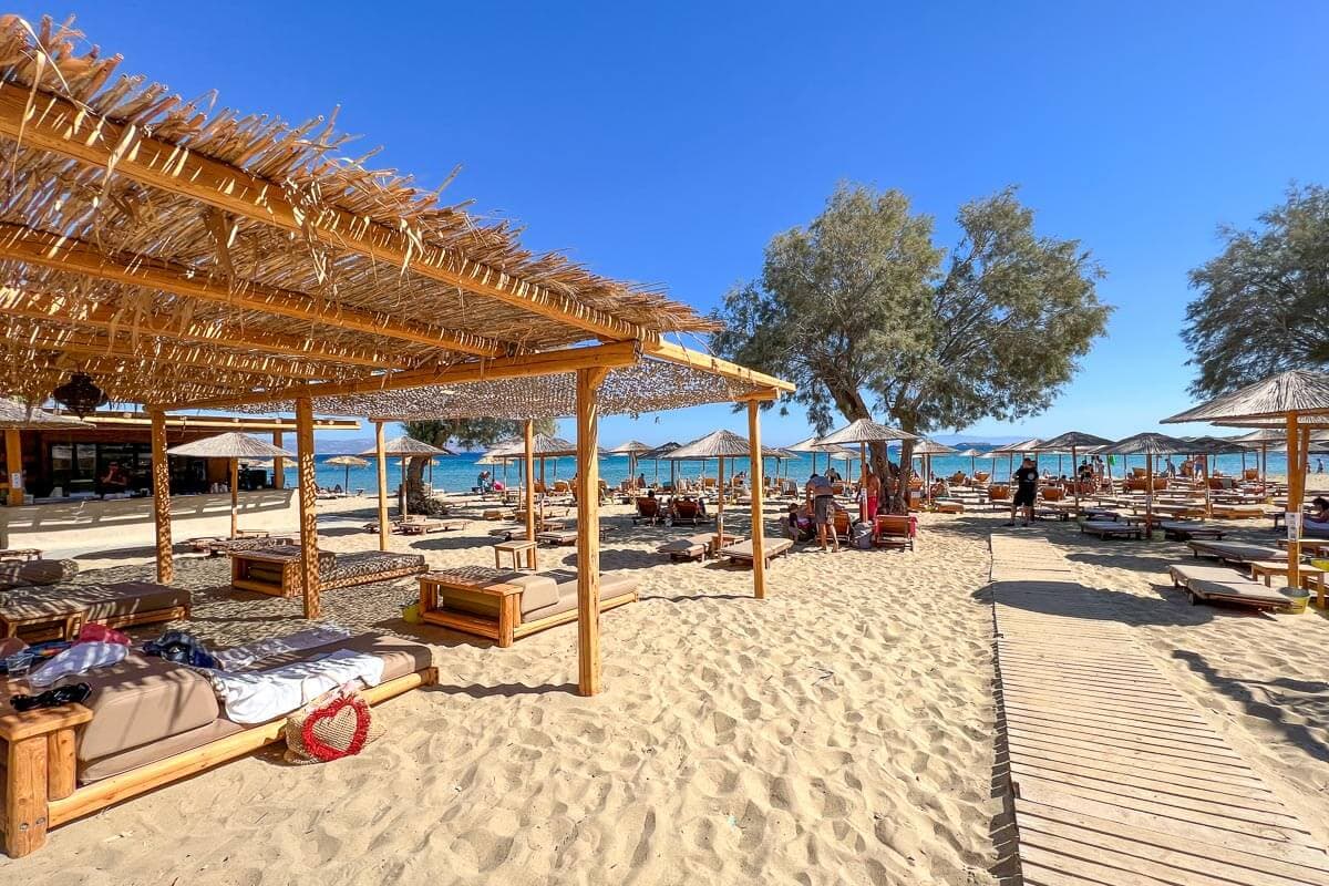 Paysage côtier de l'île de Paros, en Grèce